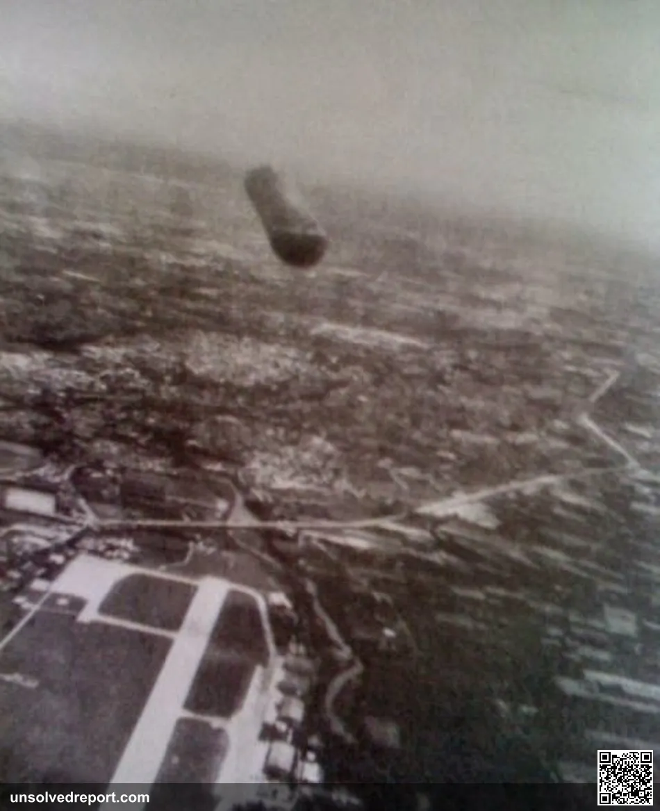 The UFO looks like a TicTac/pill/capsule. More info at https://www.theblackvault.com/casefiles/the-ufo-case-of-marescia…