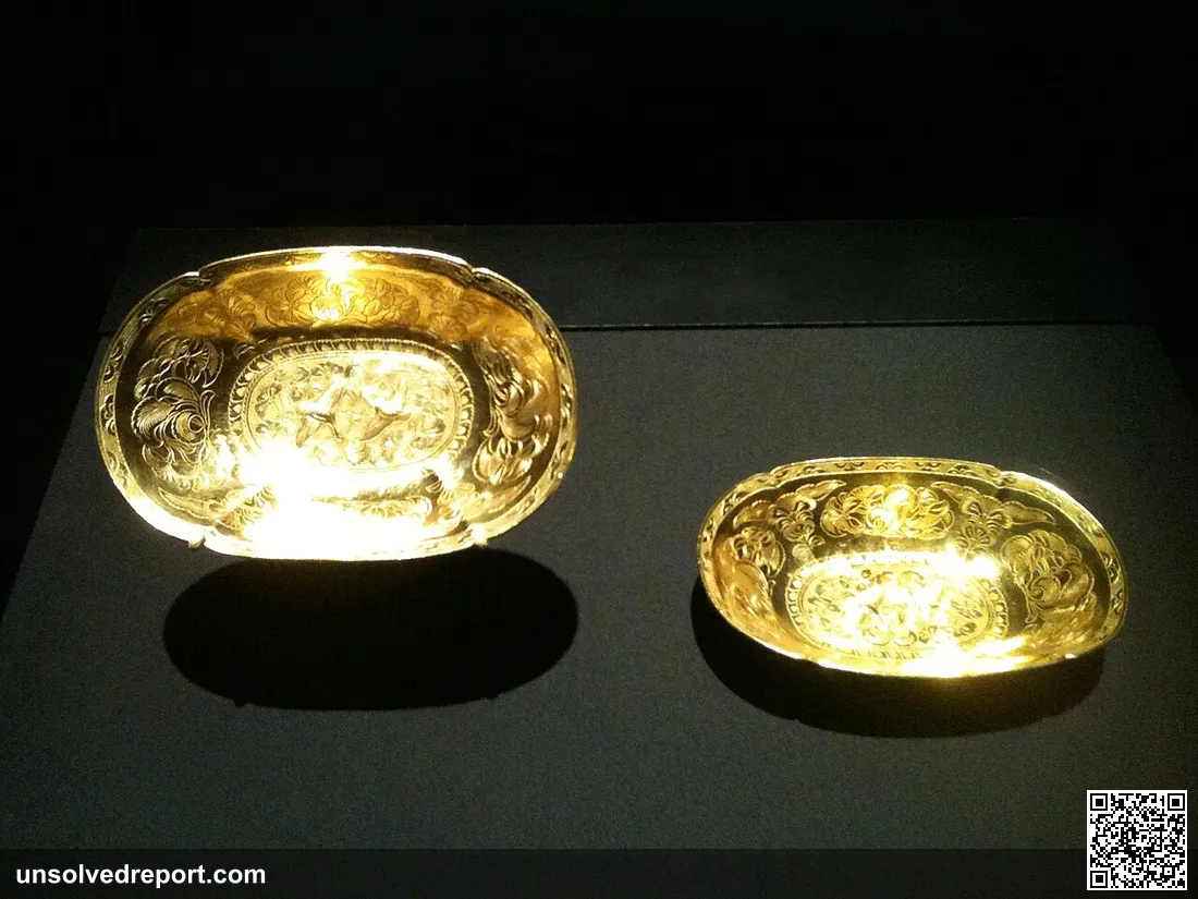 Part of the collection of artifacts from the Belitung shipwreck owned by the Sentosa Leisure Group and the Government o…