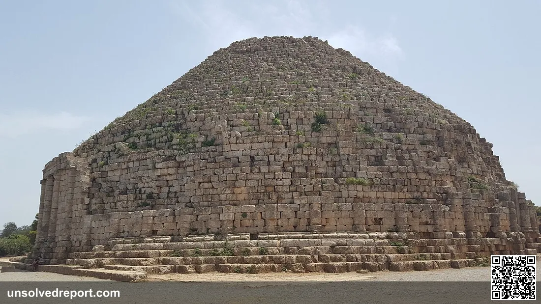 This is a photo of a monument in Algeria identified by the ID Tomb of King Juba II and Cleopatra Selene