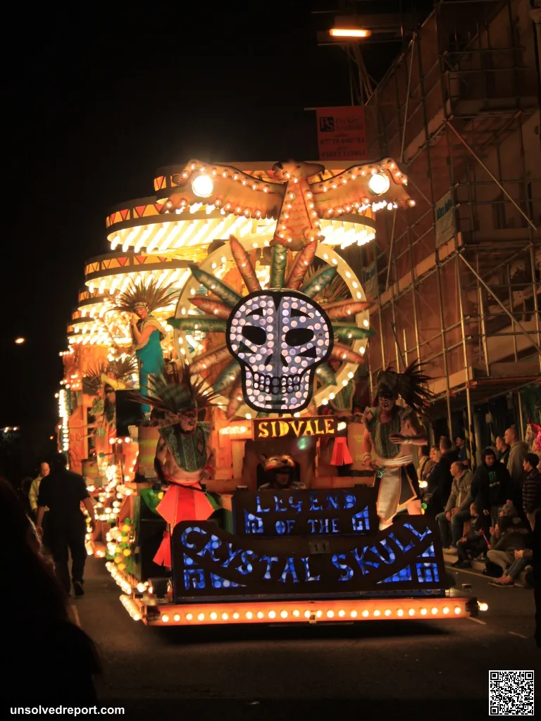 The Sidvale Carnival Club's cart for the 2013 season was the Legend of the Crystal Skull. It is seen in east reach duri…