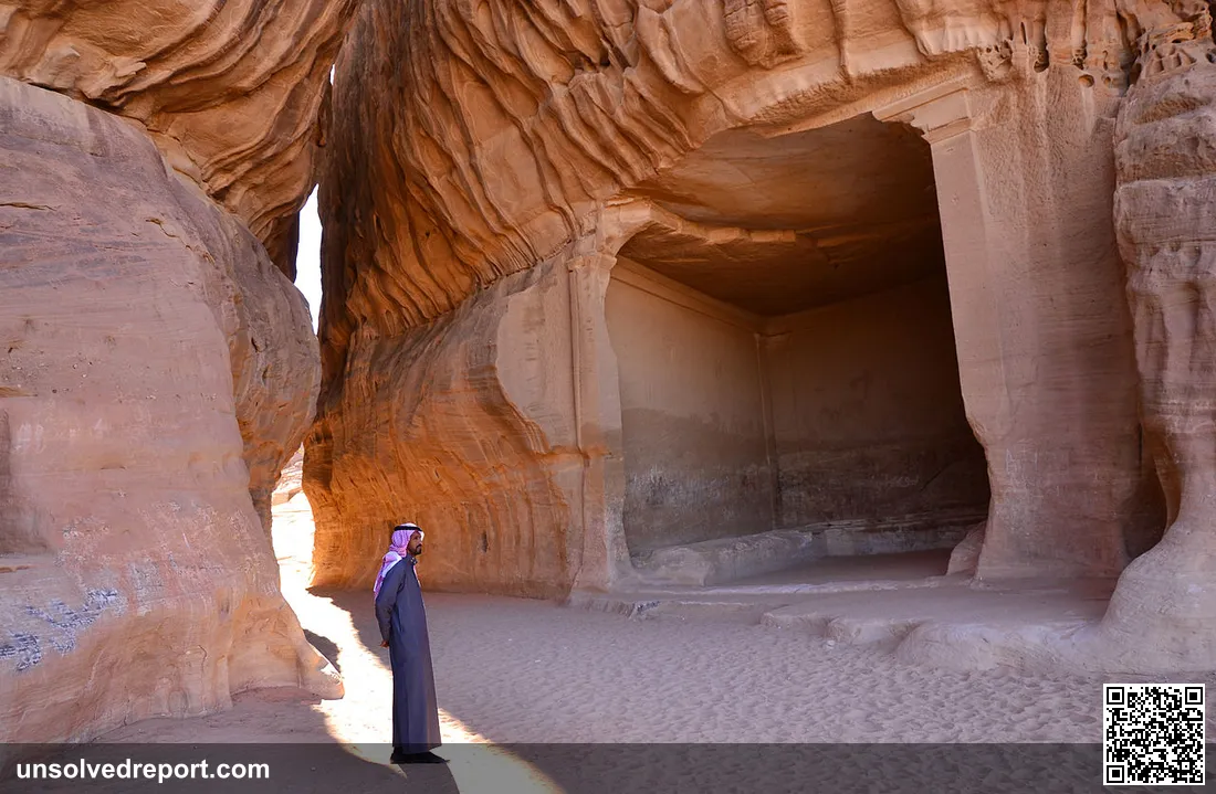 Madain Saleh منطقة الديوان ويجاوره ممر يعرف بالسيق