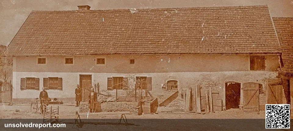 Photo - Einödhof Hinterkaifeck - before 1922. Depiction of the Hinterkaifeck wasteland, labelled Hint.-Kaifeck in the (…