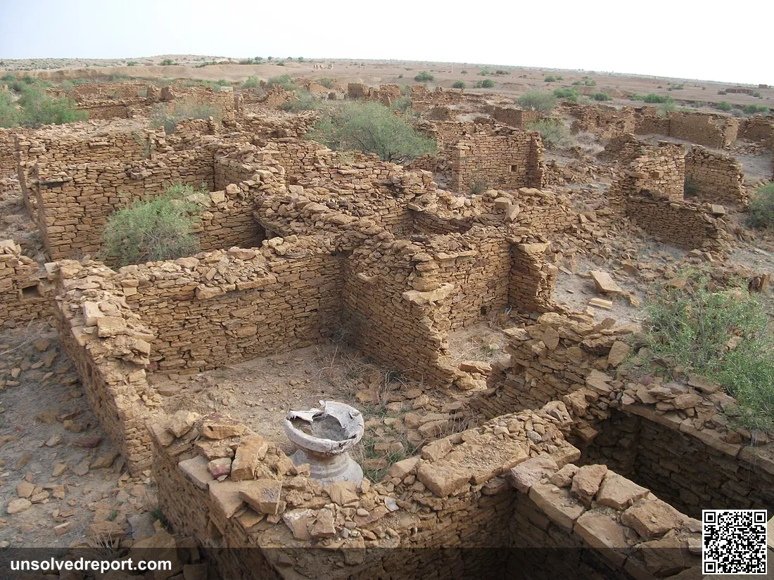 remains of houses in Kuldhara - The deserted village of Rajasthan