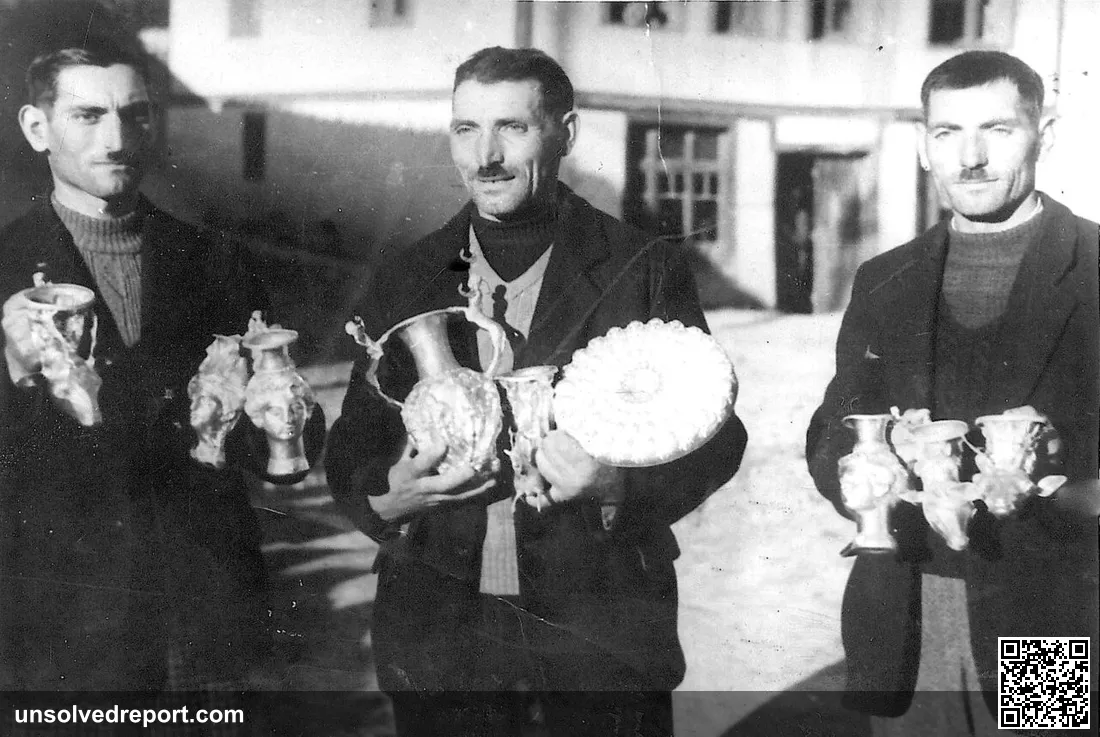 Deikov Brothers holding the Panagyurishte Treasure in 1949