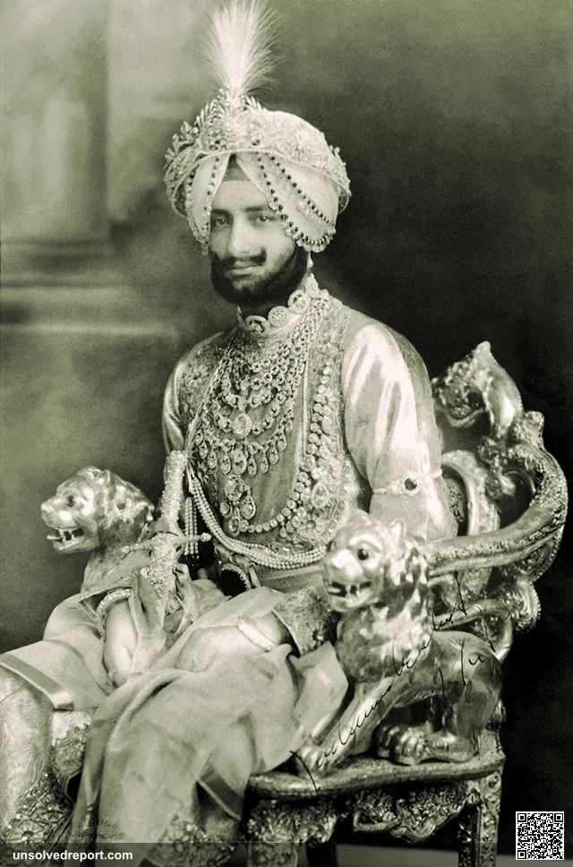 Maharaja Yadavindra Singh of Patiala wearing the famous ʽPatiyala Necklaceʼ1930s