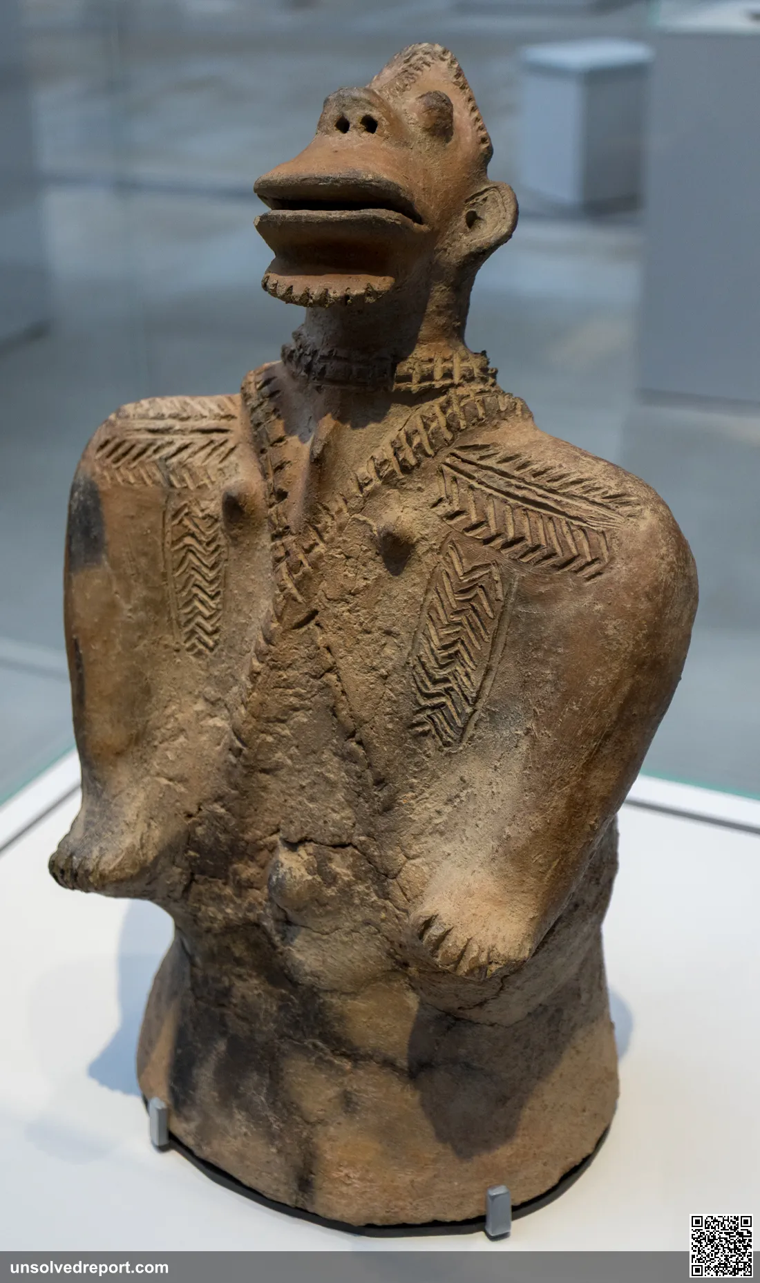 Sao anthropomorphic terracotta statuette from the site of Tago, Chad (c. 700-1000 CE), musée du quai Branly, Paris.