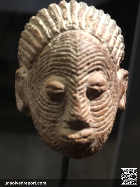 Sao terracotta head from Woutio, Cameroon, showing the exaggerated incised features typical of Sao figurines. Muséum de La Rochelle.