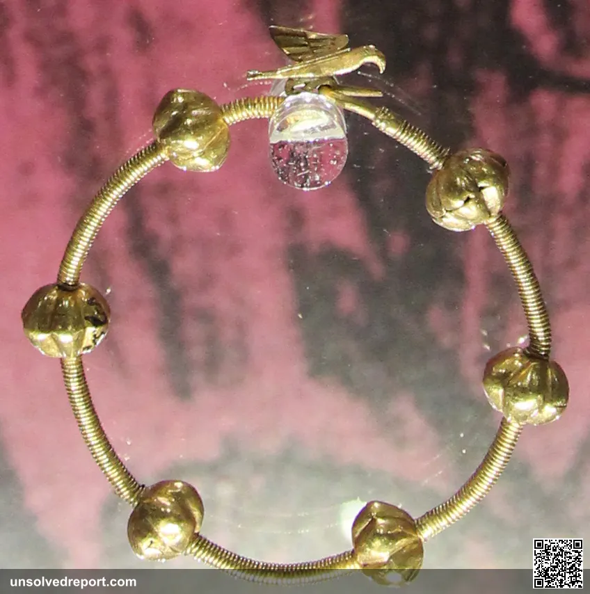Clasp with a bird figure (13th c., Hungary, Balkans?) from Środa Treasure.