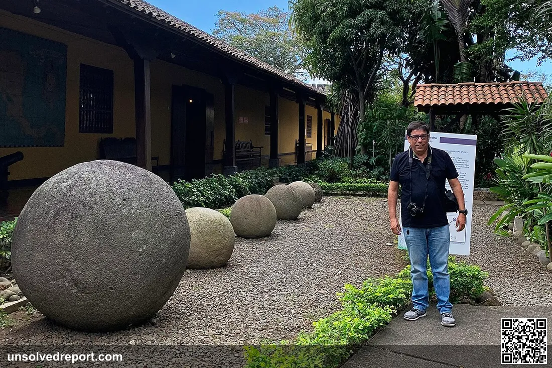 Diquís stone spheres compared to a person of 1.70 m (5' 7") tall. Museo Nacional de Costa Rica, San José.